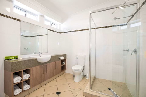 Nightcap at Golden Beach Tavern - Tourism Caloundra 14