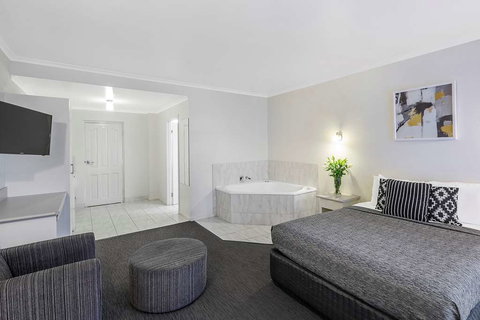 Best Western Cathedral Motor Inn - Tourism Caloundra 12