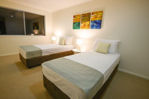 Direct Hotels - Breeze on Brightwater - Tourism Caloundra 0