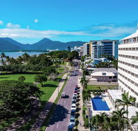 Holiday Inn Cairns Harbourside - Tourism Caloundra