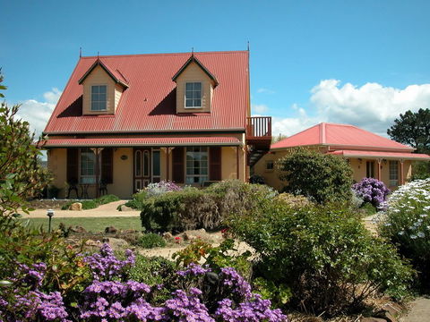 Swansea Cottages - Tourism Caloundra 0
