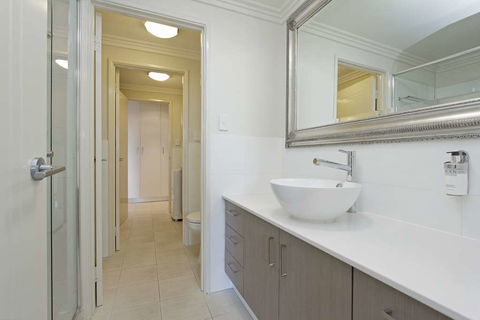 Zappeion Apartments - Tourism Caloundra 2