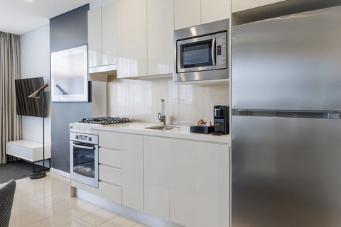 Meriton Suites Zetland - Tourism Caloundra 0