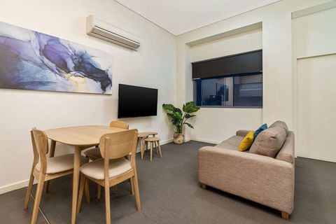 Terminus Apartment Hotel, Ascend Coll - Tourism Caloundra 2