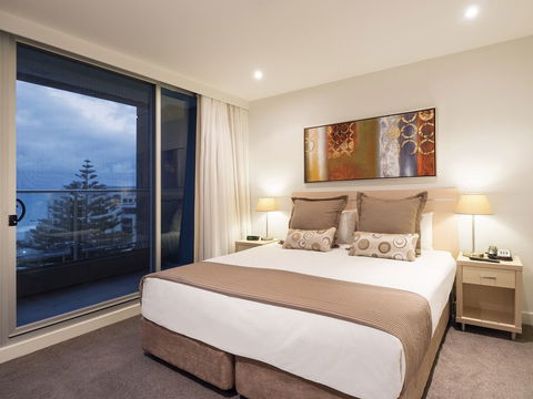 Oaks Liberty Towers - Tourism Caloundra 1