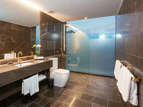 Eatons Hill Hotel - Tourism Caloundra 2