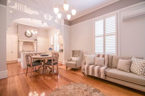 De Russie Boutique Hotel - Tourism Caloundra 32