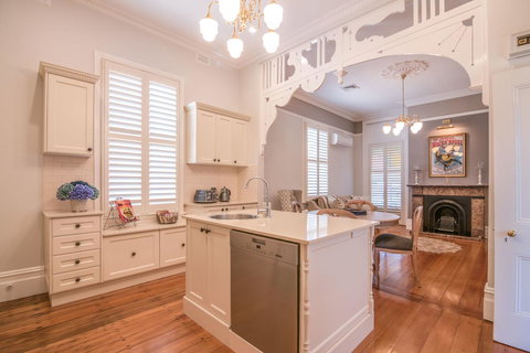 De Russie Boutique Hotel - Tourism Caloundra 24