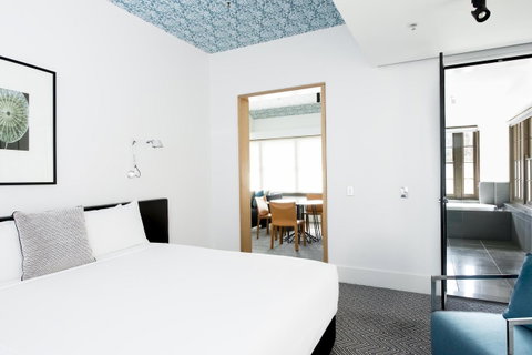 Peppers Gallery Hotel - Tourism Caloundra 37