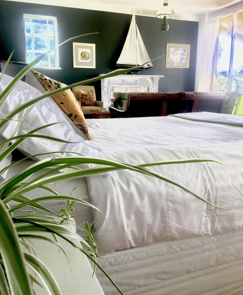 The Lake House Retreat - Tourism Caloundra 6
