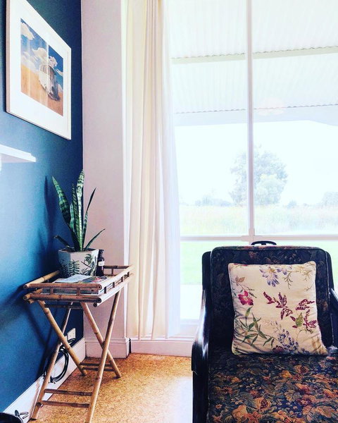 The Lake House Retreat - Tourism Caloundra 4