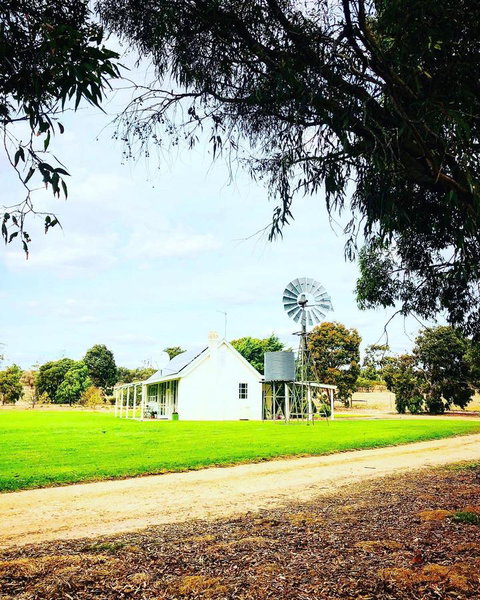The Lake House Retreat - Tourism Caloundra 9