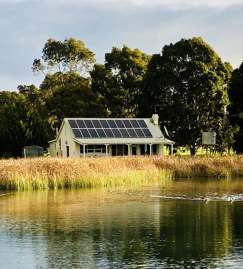 The Lake House Retreat - Tourism Caloundra 0