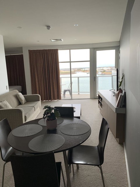 Wallaroo Marina Stayz - Tourism Caloundra 8