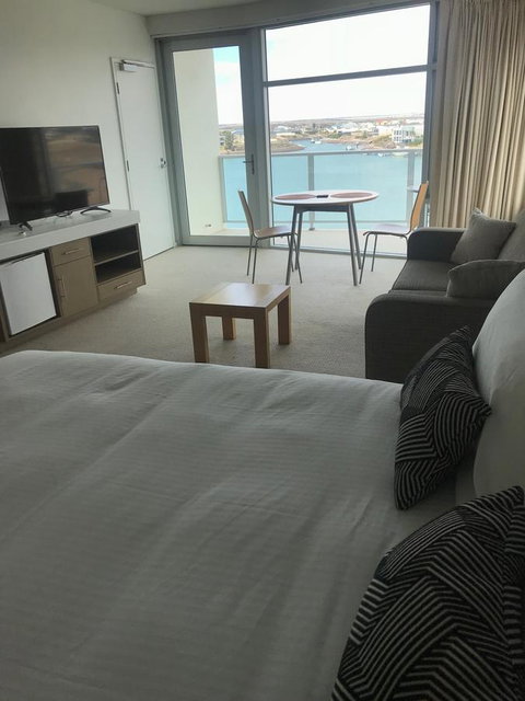 Wallaroo Marina Stayz - Tourism Caloundra 19