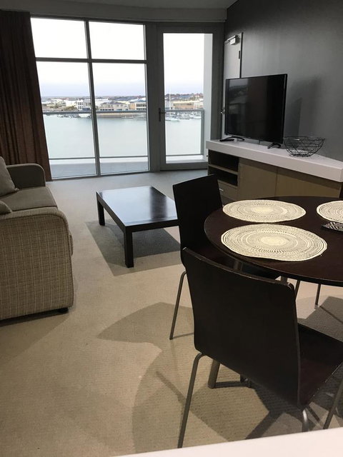 Wallaroo Marina Stayz - Tourism Caloundra 12