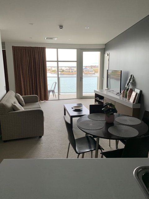 Wallaroo Marina Stayz - Tourism Caloundra 9