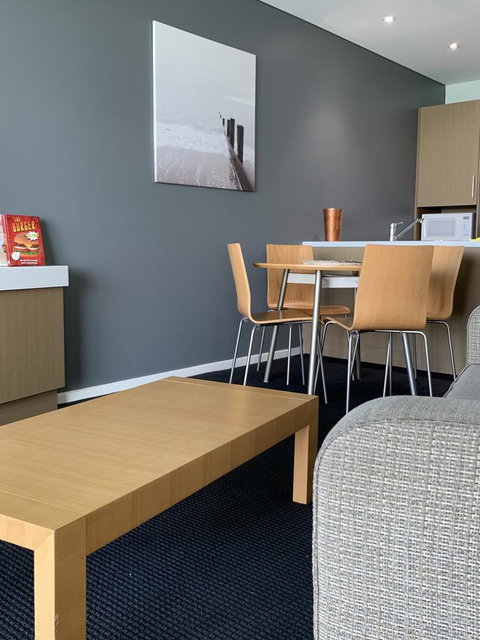 Wallaroo Marina Stayz - Tourism Caloundra 14