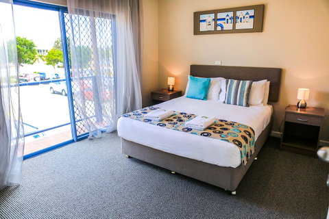 Marina Hotel - Tourism Caloundra 30