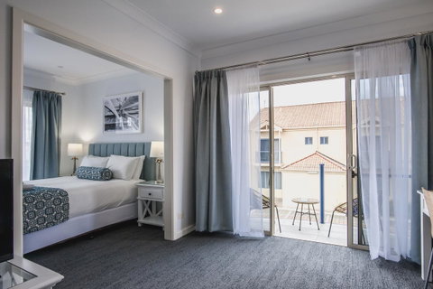 Marina Hotel - Tourism Caloundra 8
