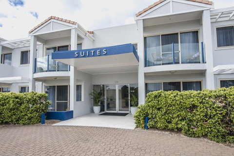 Marina Hotel - Tourism Caloundra 20
