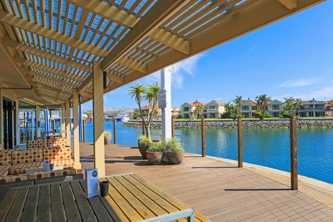Marina Hotel - Tourism Caloundra 38