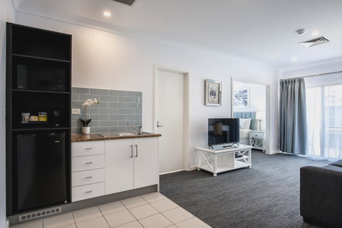 Marina Hotel - Tourism Caloundra 12