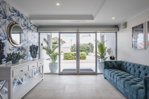 Marina Hotel - Tourism Caloundra 18