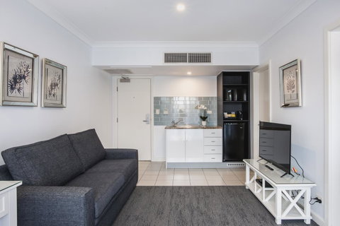 Marina Hotel - Tourism Caloundra 16