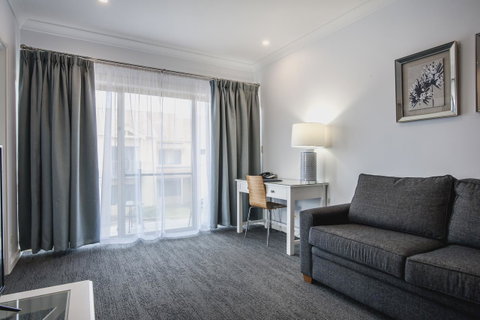 Marina Hotel - Tourism Caloundra 3