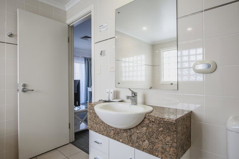 Marina Hotel - Tourism Caloundra 5