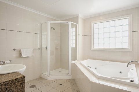Marina Hotel - Tourism Caloundra 2