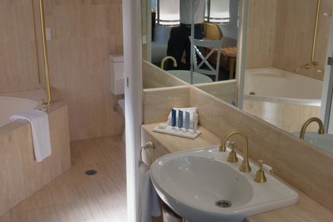 Pacific Bay Resort - Tourism Caloundra 1