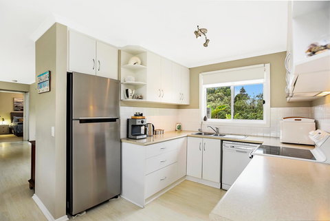 Ainslie Roberts Drive Retreat - Tourism Caloundra 3