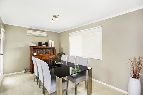 Ainslie Roberts Drive Retreat - Tourism Caloundra 2