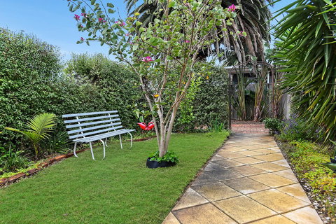 Ainslie Roberts Drive Retreat - Tourism Caloundra 16