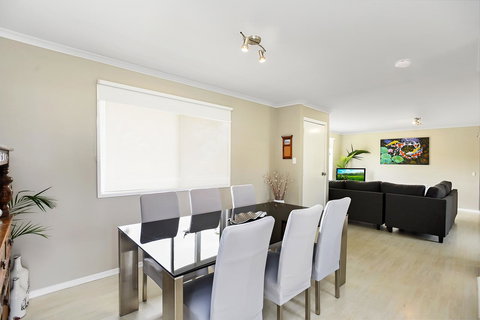 Ainslie Roberts Drive Retreat - Tourism Caloundra 1