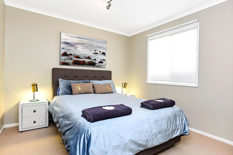 Ainslie Roberts Drive Retreat - Tourism Caloundra 4