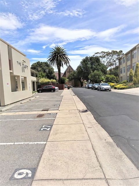 Hi 5 Glenelg Studio Apartment - Tourism Caloundra 16
