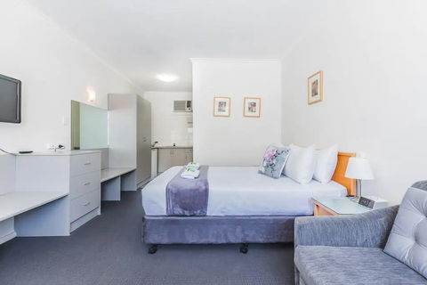 Hi 5 Glenelg Studio Apartment - Tourism Caloundra 2