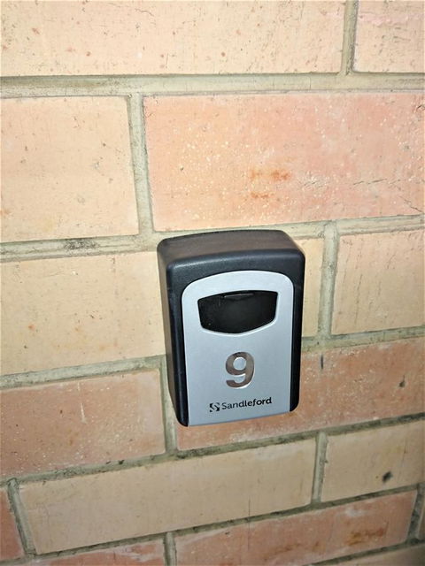 Hi 5 Glenelg Studio Apartment - Tourism Caloundra 13