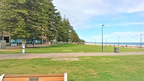 Hi 5 Glenelg Studio Apartment - Tourism Caloundra 25