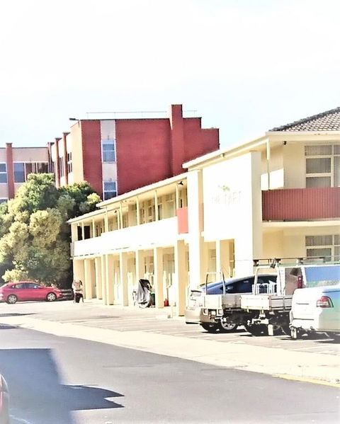 Hi 5 Glenelg Studio Apartment - Tourism Caloundra 17
