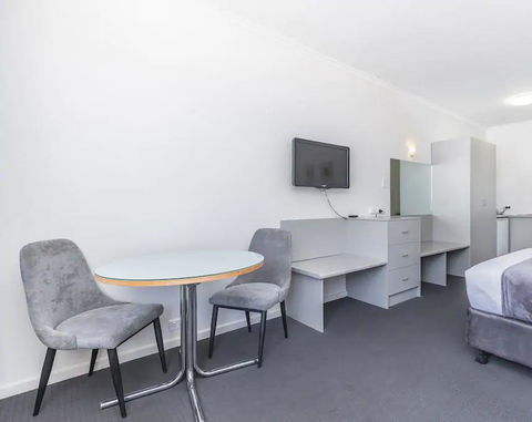 Hi 5 Glenelg Studio Apartment - Tourism Caloundra 8