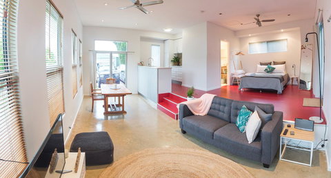 S T U D I O 22 Peaceful Retreat With Garden Views - Tourism Caloundra 2