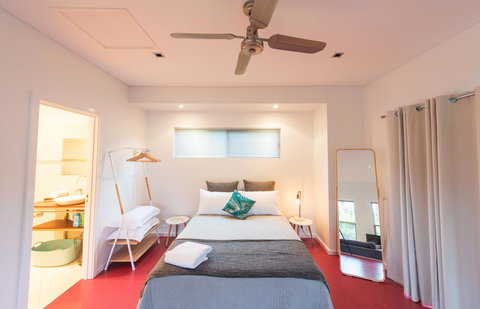 S T U D I O 22 Peaceful Retreat With Garden Views - Tourism Caloundra 3