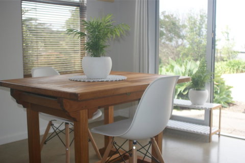 S T U D I O 22 Peaceful Retreat With Garden Views - Tourism Caloundra 9