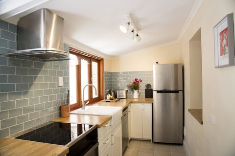 Wayfarers Cottage - Tourism Caloundra 2