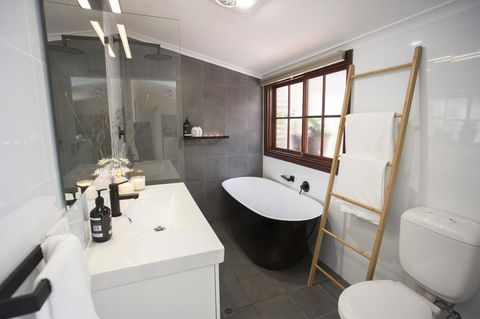 Wayfarers Cottage - Tourism Caloundra 3