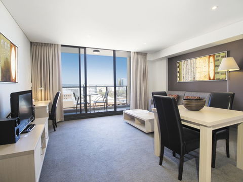 Oaks Adelaide Horizons Suites - Tourism Caloundra 3